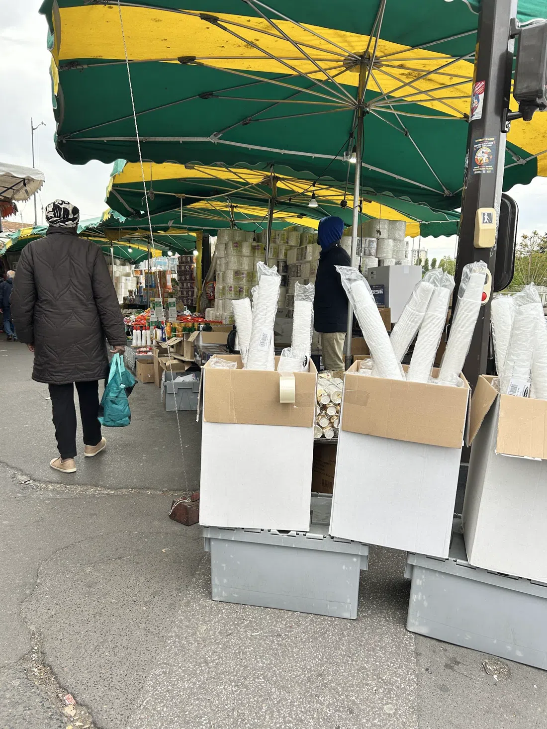 Marché aux Puces de Montreuil, Paris