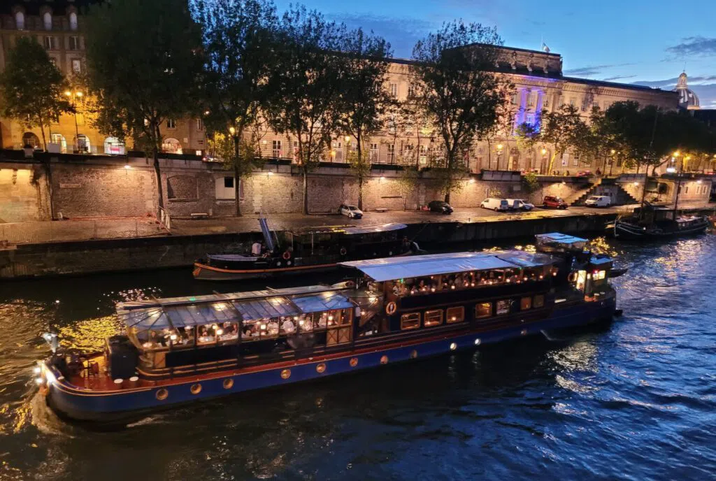Le Calife, Paris