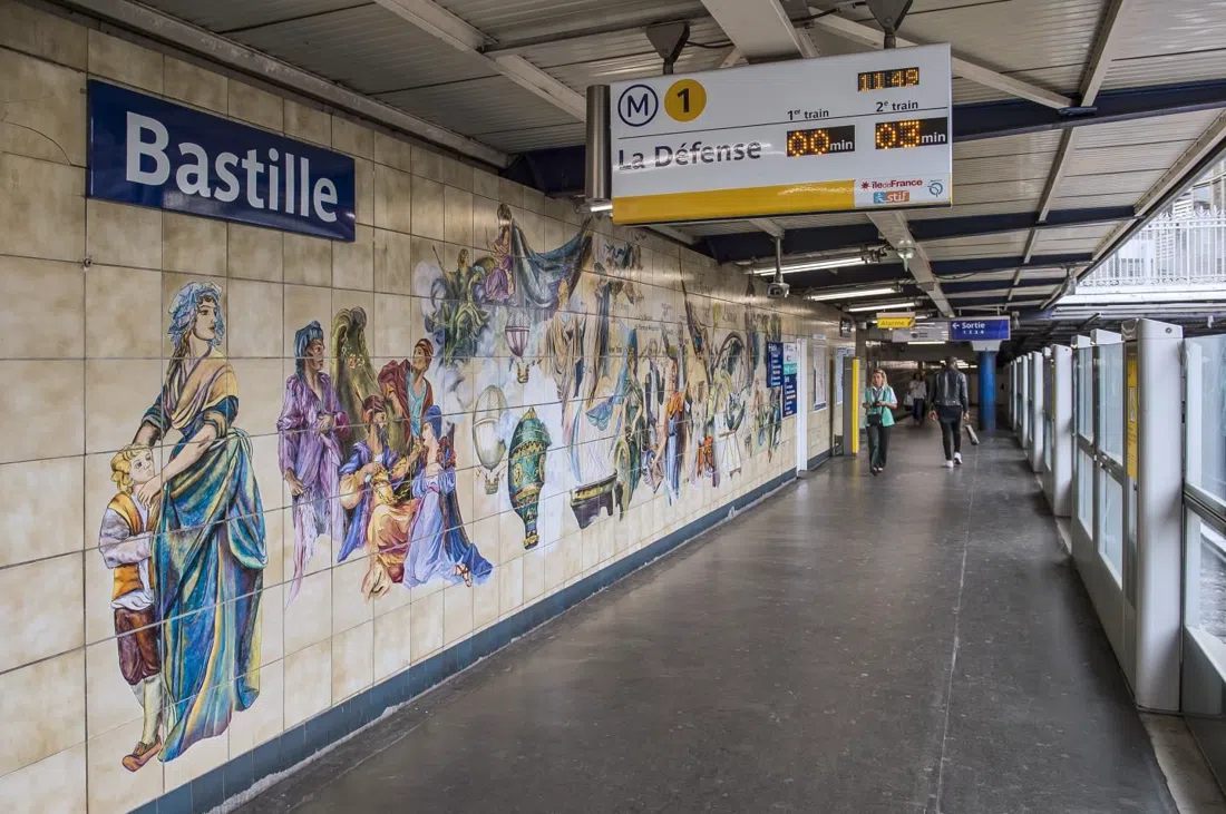Bastille — ingresso di Guimard e resti della fortezza (Metro linee 1, 5, 8), Parigi