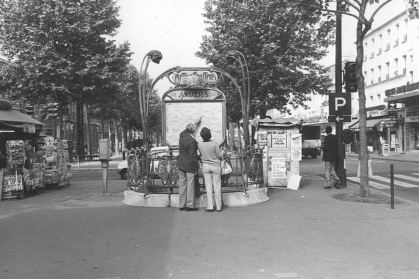 Anvers – Guimard-entré, square d'Anvers (Métro linje 2), Paris