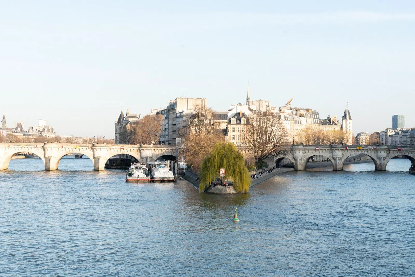 Vedettes du Pont Neuf, Paris